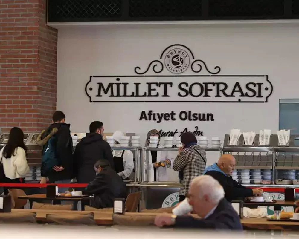Beykoz Kavacık’ta sabah saatlerinde vatandaşların çorba ikramından faydalandığı Millet Sofrasının
