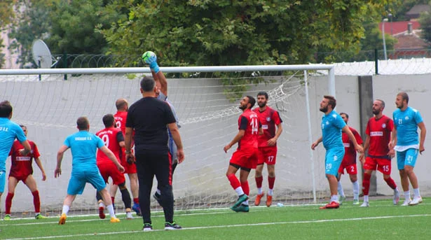 İstanbul Süper Amatör Liginin Beykoz temsilcilerinden Soğuksuspor, konuk ettiği Orhanlıspor’a