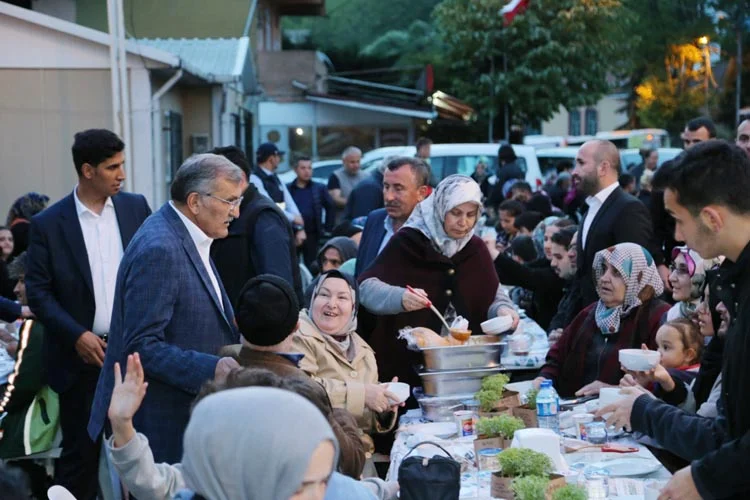 Beykoz'da üç bölgede aynı anda sokak iftarı 2 sokak iftar 5 kRIGvK10F9