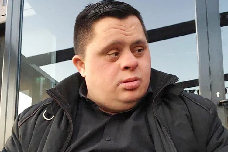 Beykoz’da bütün kesimlerin sevgisini kazanan zihinsel engelli Soner Aksoy, tedavi