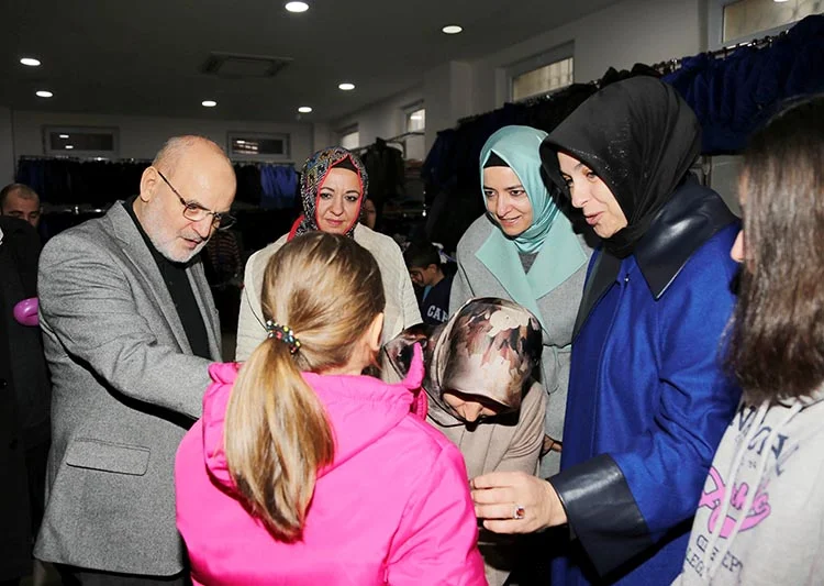 Beykoz Belediyesi kışın sert yüzünü göstermesiyle Sosyal Market’e kayıtlı 400