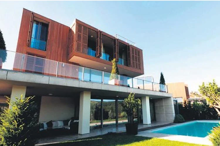 Beykoz’da lüks sitelerde yaşayan isimler arasında 15 kişinin Kovid-19 testinin