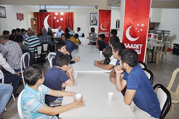 Şehit olan asker ve polisler için yürüyüş düzenlemeyen Saadet Partisi