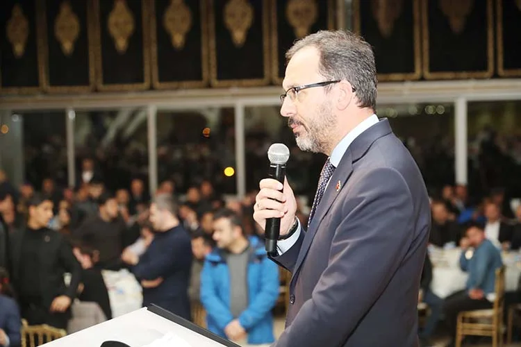 Gençlik ve Spor Bakanı Mehmet Kasapoğlu, Beykoz’un Çavuşbaşı bölgesinde vatandaşlarla