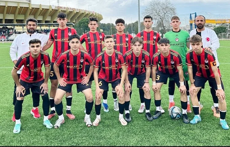 Türkiye Liselerarası Futbol Şampiyonasında Yarı Final maç heyecanları başladı.