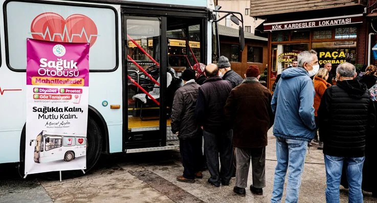 Beykoz’da Gezici Sağlık Otobüsü mahalle mahalle dolaşarak sağlık taramalarına devam