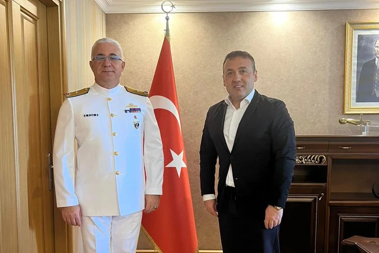 İstanbul Boğaz Komutanlığına atanan Tuğamiral Selçuk Akarı Beykoz Kaymakamı Faik