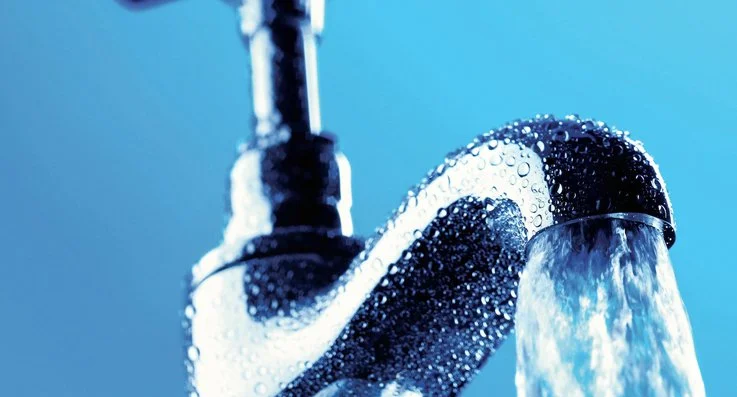 Beykoz Merkez Mahallesi'nde vatandaşlar son günlerde akan sularında ağır koku