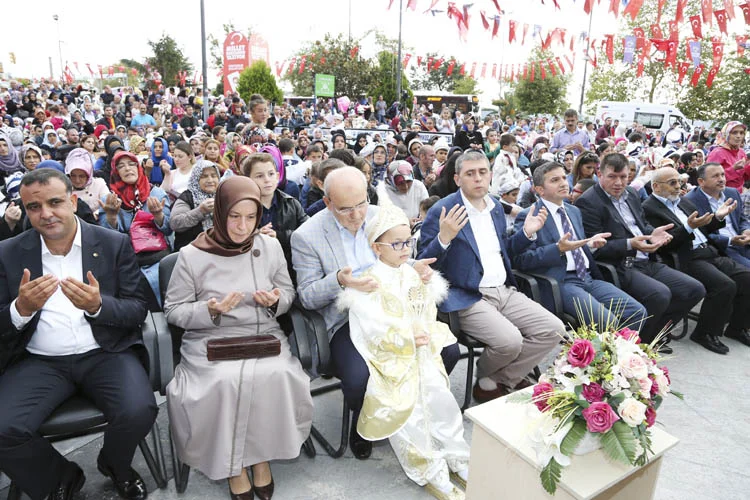 Beykoz Belediyesi, her yıl geleneksel olarak düzenlediği sünnet şöleniyle ilçedeki