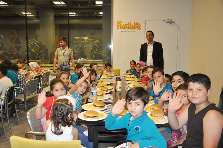 Tokatköy'de bulunan Gönül Köprüsü Geçici Eğitim Merkezi'nde kalan 100'ü aşkın