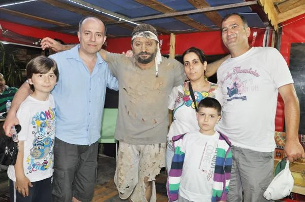 Beykoz'da iki kişilik dev bir gösteri yapıldı. 