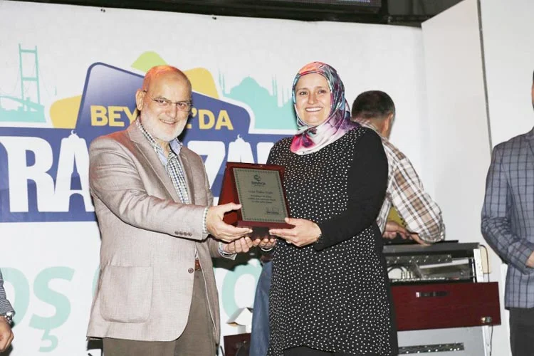 Çeşitli meslek dallarından çalışanları ağırlayan Beykoz Belediyesi'nin iftar sofrasına bu