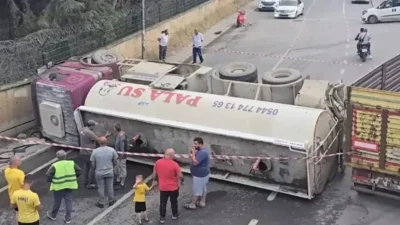 Beykoz Merkez Mahallesi’nde manevra yapmaya çalışan su tankeri hafif ticari