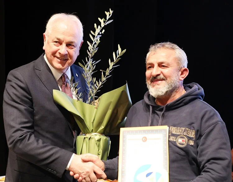 Beykoz Elmalı Mahallesinde 195 kişiye tapu verildi 2 tapu beyk UJDZWCjiXY