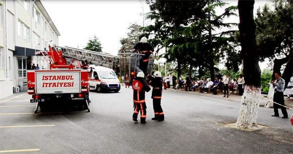 Beykoz Devlet Hastanesi UMKE ekibi gerçek itfaiye ve gerçek hastalarla