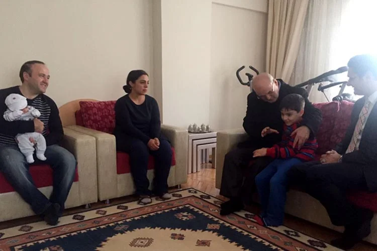 Beykoz Belediye Başkanı Yücel Çelikbilek, Şehit Fethi Sekin'in kız kardeşi