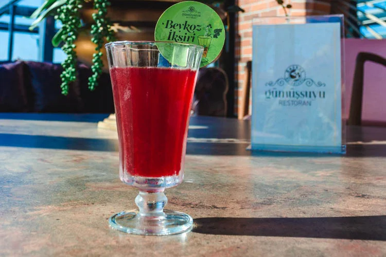 Beykoz'da üretilen ve ilçedeki sosyal tesislerde satışa sunulan Beykoz Şerbeti,