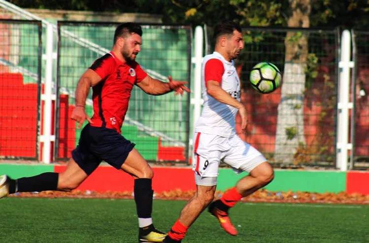 Beykoz Paşabahçe Stadı'nda oynanan TED İstanbul Koleji ile Kemahspor mücadelesi