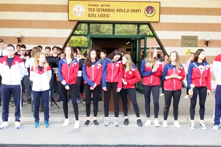 Öğrencilerini çeşitli organizasyonlara katılmak üzere Avrupa’ya götüren Beykoz TED Koleji