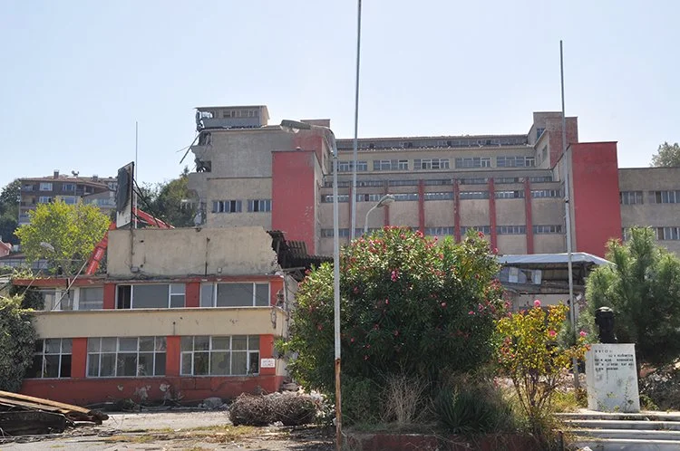 Torunlar’ın Beykoz eski Tekel Fabrikası alanına yapacağı otelin inşaatına yakın