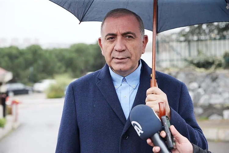 Eski Başbakanlardan Mesut Yılmaz'ın oğlunun vefatı nedeniyle Beykoz’a gelen Gürsel