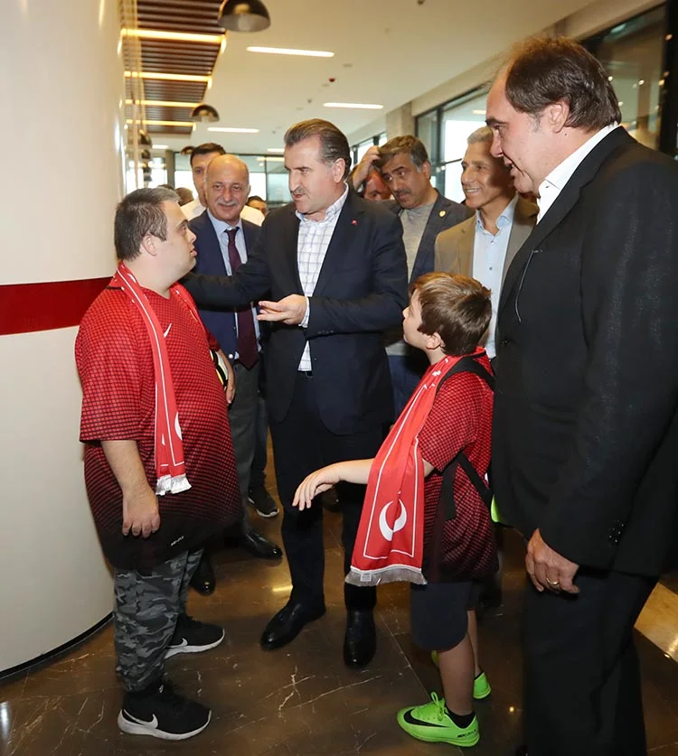 Türkiye Futbol Federasyonu (TFF), Avrasya Özel Çocuklar Derneği'nde eğitim gören