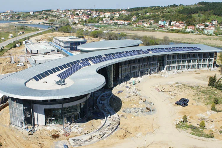 Beykoz Riva’daki TFF Tesislerinde çalışan iki işçi, iddiaya göre maaşlarını