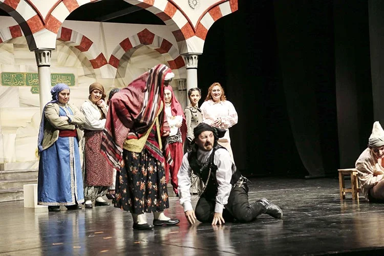 Beykoz tarihinin ilk defa amatör ekiple sahnelendiği oyun profesyoneller kadar