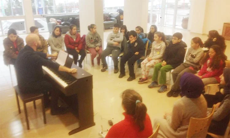 Beykoz Belediyesi’nin yenileyerek kültür-sanat hayatına yeniden kattığı Beykoz Vakfı’nda çocuklara