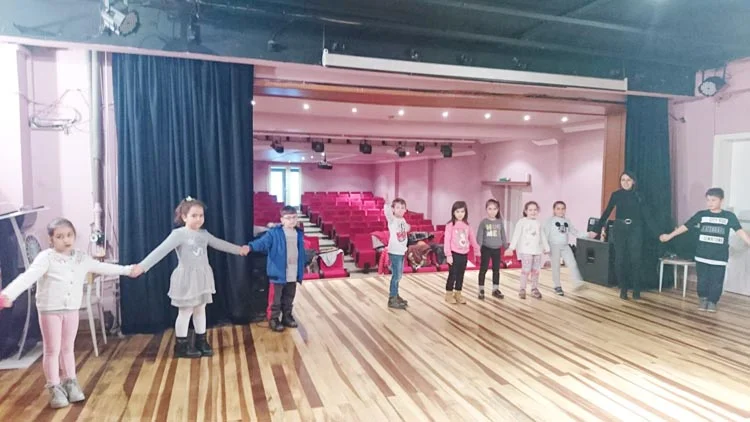 tiyatro 8 vrAvD d6jP