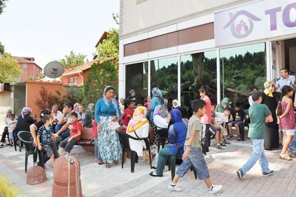 Mübarek Ramazan Bayramı öncesi beş yüz çocuğu giydirmeyi hedef edinen