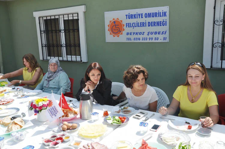 Halkbank Beykoz Şube Müdiresi Gönül Dumansızoğlu, TOFD Beykoz Şubesi'nde Ramazan