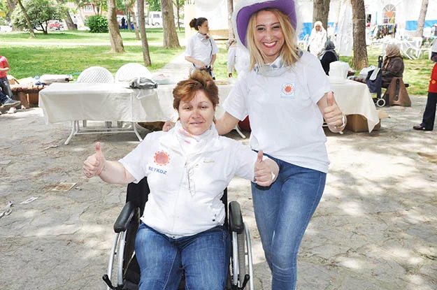 Geleneksel TOFD Kermesi'nde engelliler, Beykoz Çayırı'nı Karnaval Yeri'ne çevirdiler