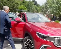 Restoran müşterilerinin taksi sorduğu Beykoz Belediye Başkanı Murat Aydın’ın imdadına