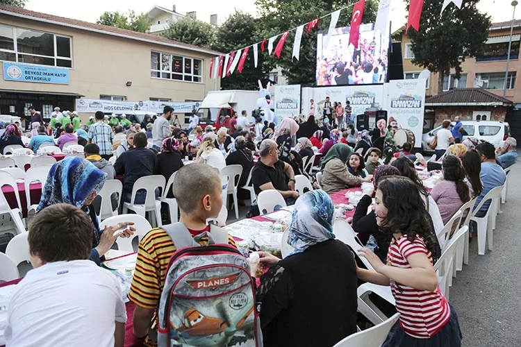 Beykoz Belediyesi’nin Ramazan Ayı boyunca her hafta düzenlediği Meydan İftarlarının