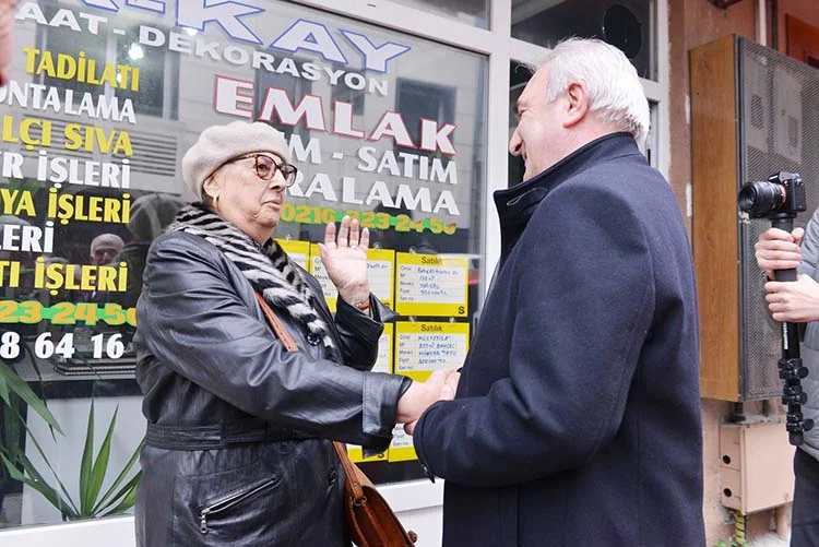 CHP Beykoz Belediye Başkan Adayı Coşkun Tosun, soğuk havaya rağmen
