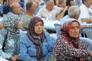 Beykoz Belediye Başkanı Alaattin Köseler, Tokatköy'de bir araya geldiği vatandaşlara