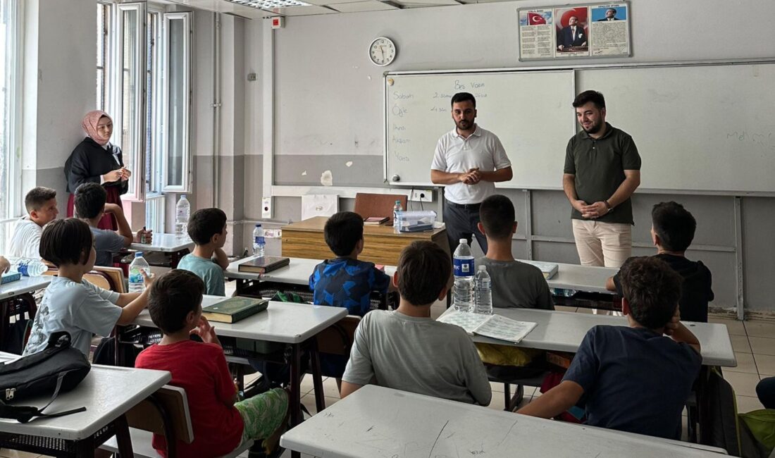 TÜGVA'nın Beykoz'un 5 farklı okulunda devam ettiği yaz kampları iş