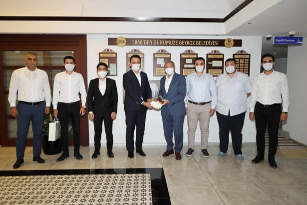 TÜGVA Genel Başkanı Enes Eminoğlu beraberindeki il ve ilçe temsilcileriyle