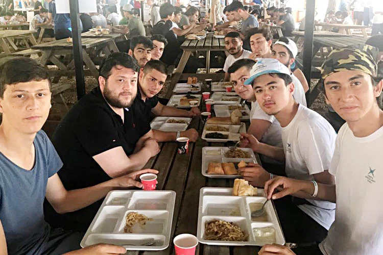 Türkiye Gençlik Vakfı’nın Saros Körfezi'nde düzenlediği ücretsiz doğa kampı başladı.