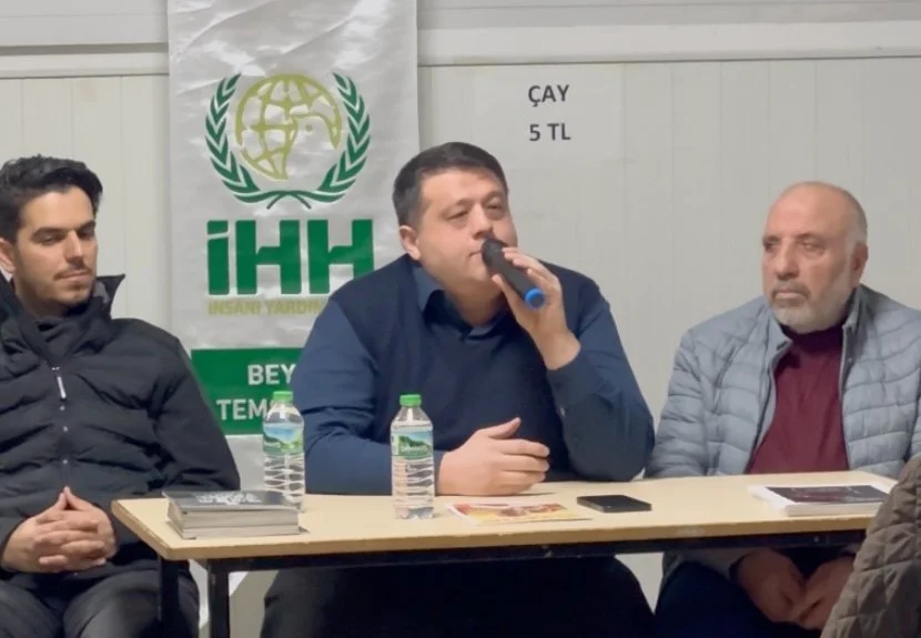 İHH Beykoz Şube Temsilcisi Ekrem Tuncer, Çiğdem Merkez Camisi’nde yatsı