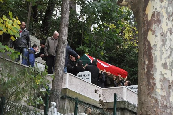 Şile'de kayalıklara çarparak parçalanan botta hayatını kaybeden Beykozlu denizci Turgay