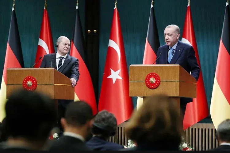 Cumhurbaşkanı Recep Tayyip Erdoğan Almanya Başbakanı Olaf Scholz ile birlikte