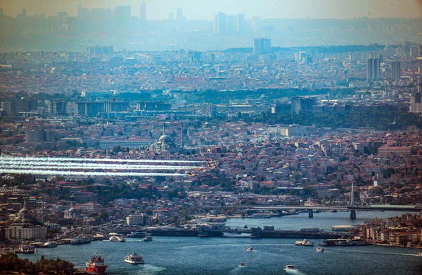 Türk Yıldızları, Beykoz semalarında parladı 5 turkyildizlaribeykozsemalarind aphSA83gC5