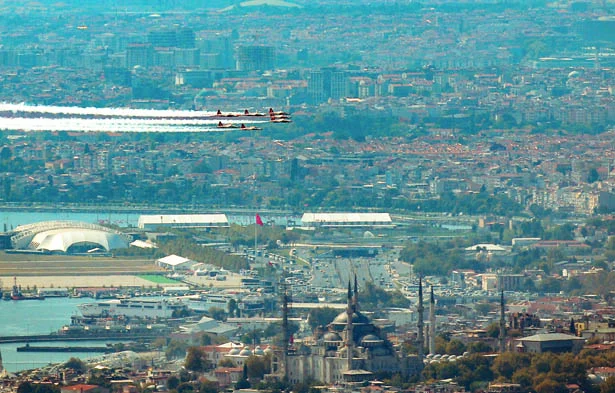 Türk Yıldızları, Beykoz semalarında parladı 2 turkyildizlaribeykozsemalarind purj6ba95j