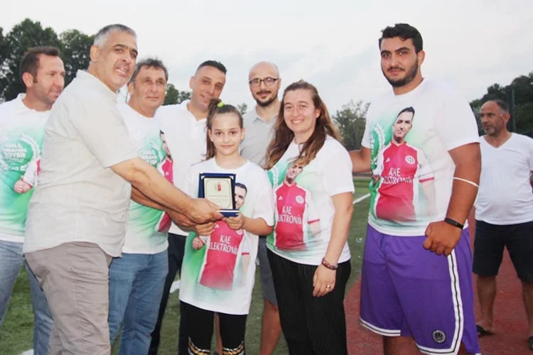 Beykoz Ortaçeşmespor'un eski futbolcularından Merhum Halil İbrahim Soyer adına 8