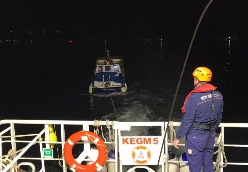 Beykoz önlerinde sabaha karşı sürüklenen 7 metre boyunda ve içinde