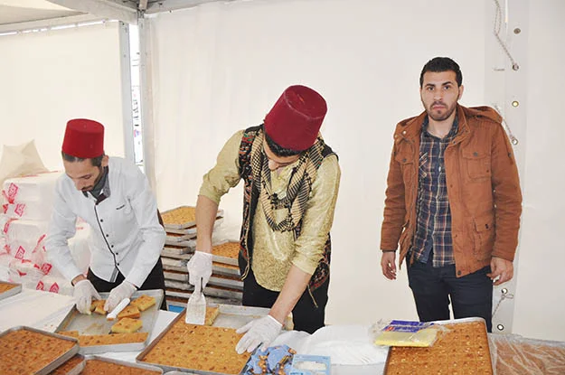 Komşuda "Muhacir Suriyeliler Kültür Şenliği" vardı ve bu güzel etkinliği