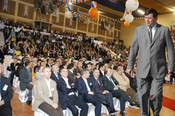 Mahalle teşkilatlarında hiçbir resmi statüsü olmadan çalıştı… 