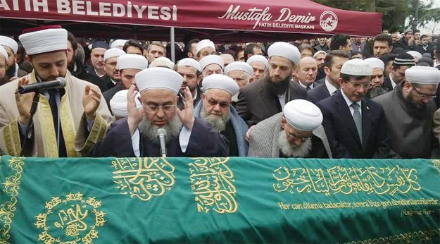 Mahmut Ustaosmanoğlu Hocaefendi'nin kardeşi İsmail Ustaosmanoğlu Hocaefendi (70), son yolculuğuna